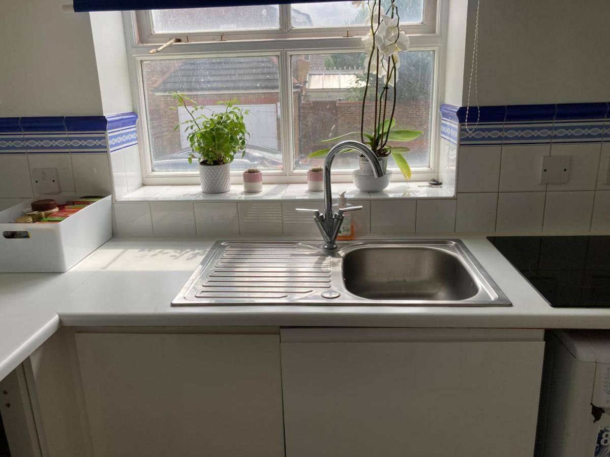 Comfortable Room With Private Balcony And Shared House Λονδίνο Εξωτερικό φωτογραφία