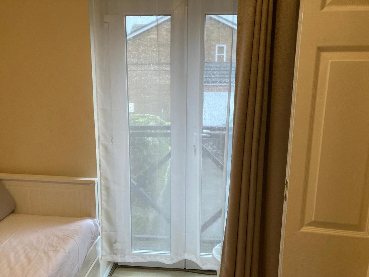 Comfortable Room With Private Balcony And Shared House Λονδίνο Εξωτερικό φωτογραφία