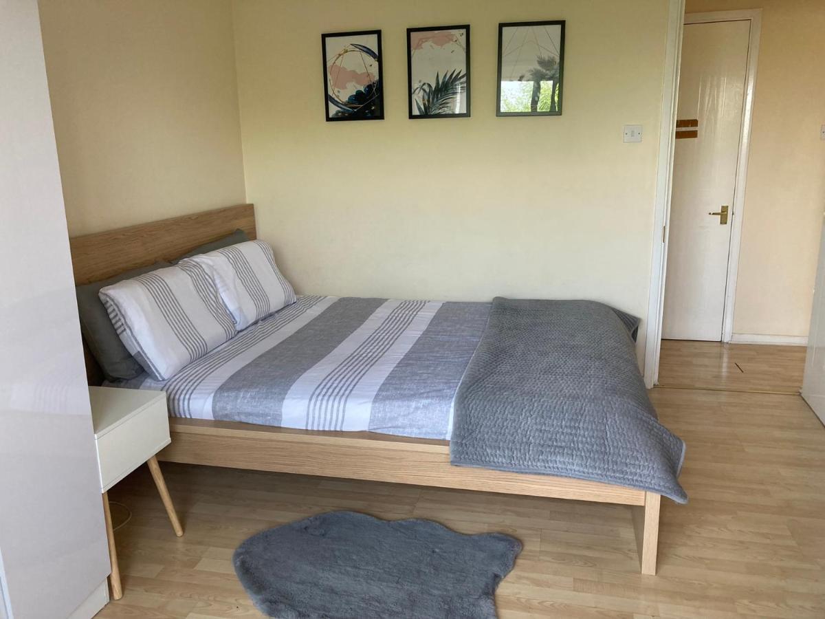 Comfortable Room With Private Balcony And Shared House Λονδίνο Εξωτερικό φωτογραφία
