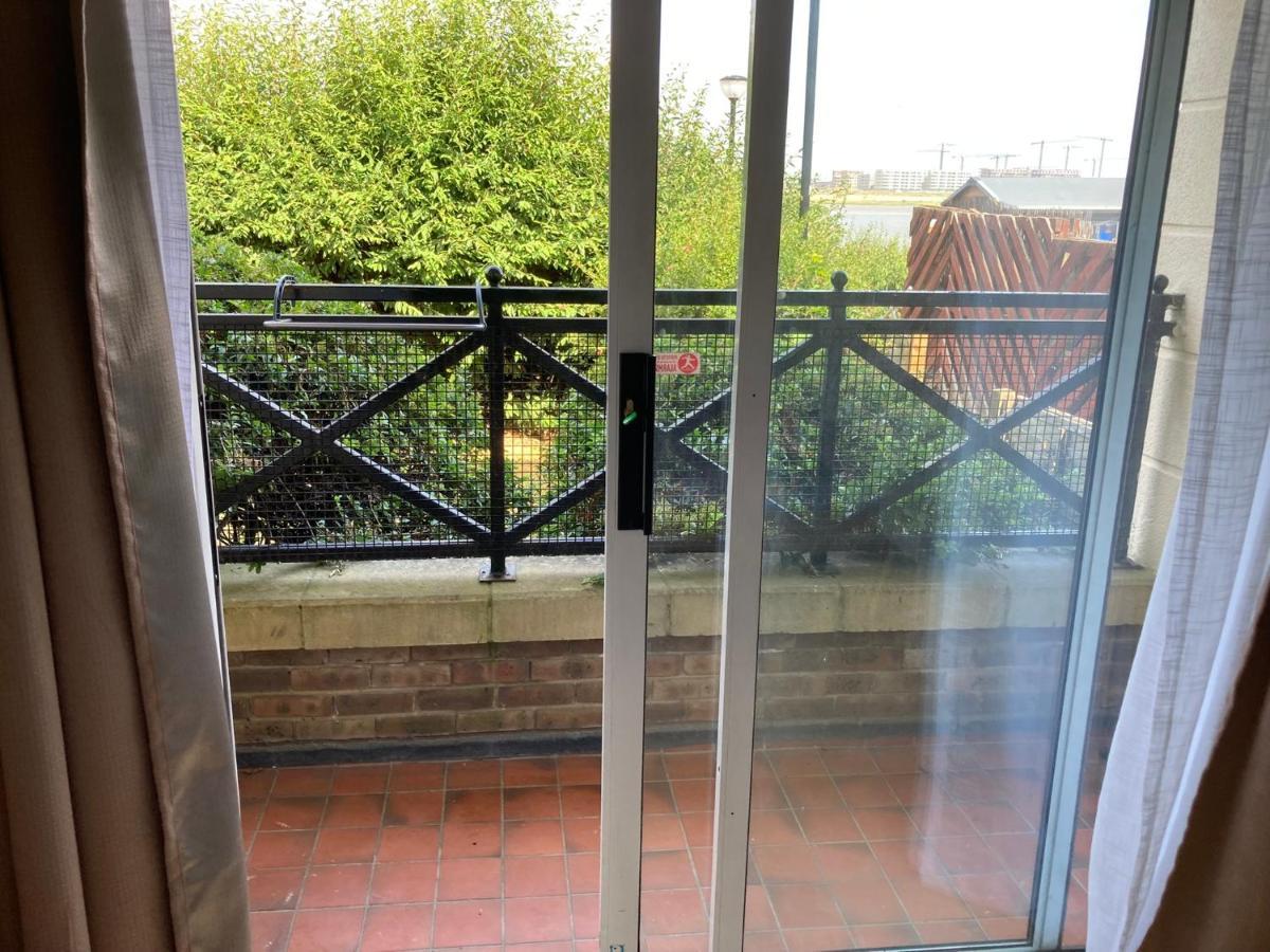 Comfortable Room With Private Balcony And Shared House Λονδίνο Εξωτερικό φωτογραφία
