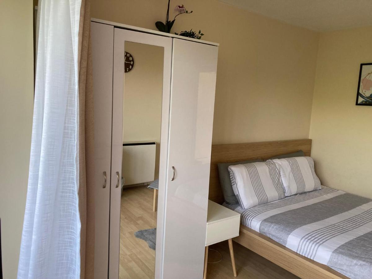 Comfortable Room With Private Balcony And Shared House Λονδίνο Εξωτερικό φωτογραφία